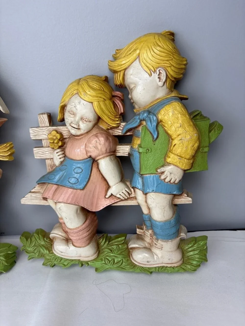 Homco Kids Wall Plaques Boy & Girl Pair Kissing Flower Scenes Adorable!